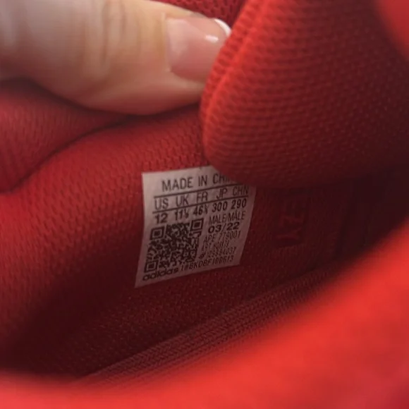 Yeezy Boost 700 - Picture 9 of 10